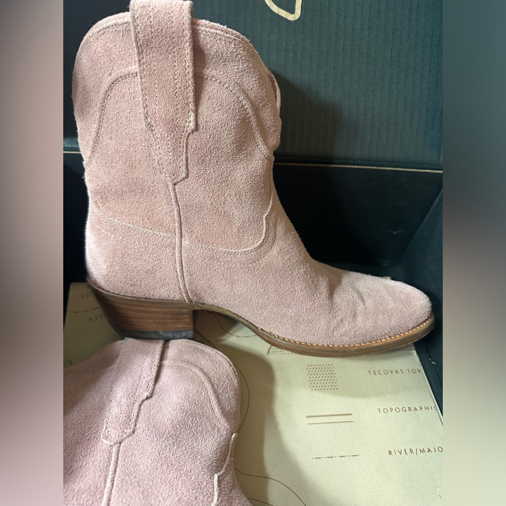 Tecovas "The Lucy" women's 8B Rose suede